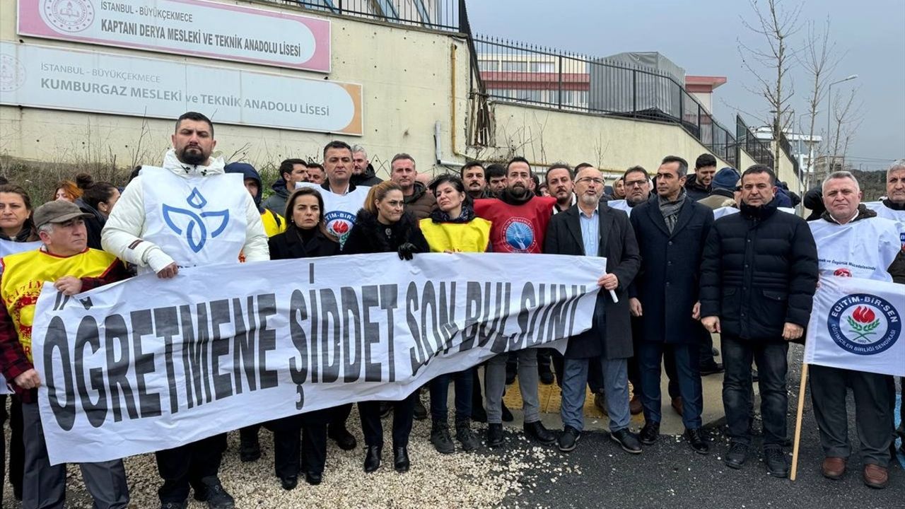 Eğitim Bir Sen, Büyükçekmece'deki Şiddet Olayına Tepki Gösterdi