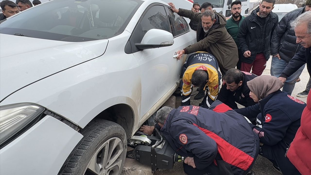 Elazığ'da Trafik Kazası: Kurye Ağır Yaralandı