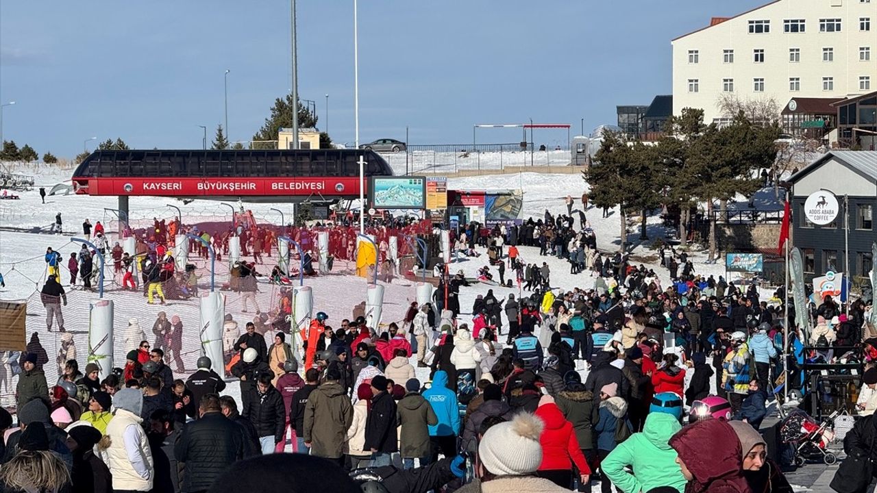 Erciyes Kayak Merkezi'nde Yeni Yıl Rekoru: 110 Bin Ziyaretçi