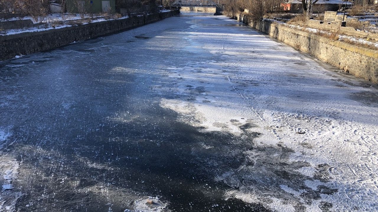 Erzurum, Ardahan ve Kars'ta Kar Yağışı Devam Ediyor