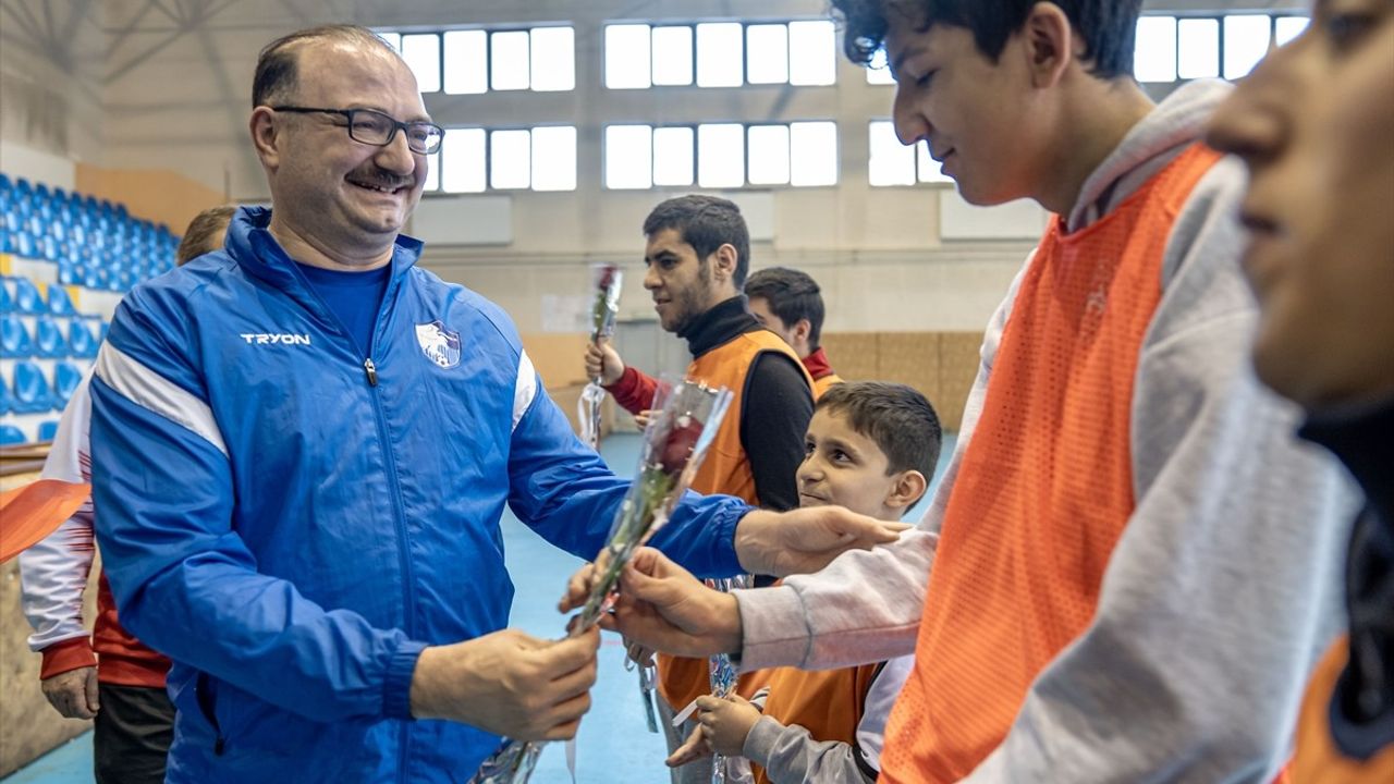 Erzurum'da İdareciler ve Gazeteciler Arasında Dostluk Maçı Düzenlendi