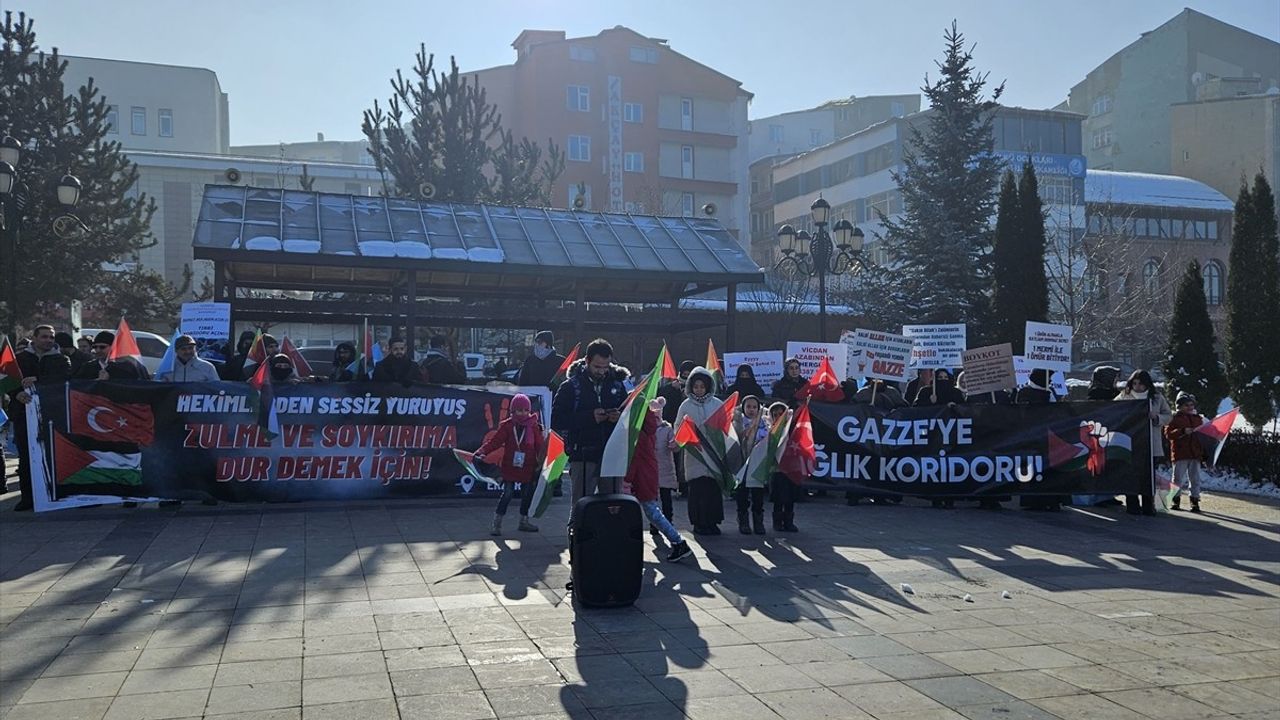 Erzurum'da Sağlık Çalışanları Gazze İçin Yürüdü