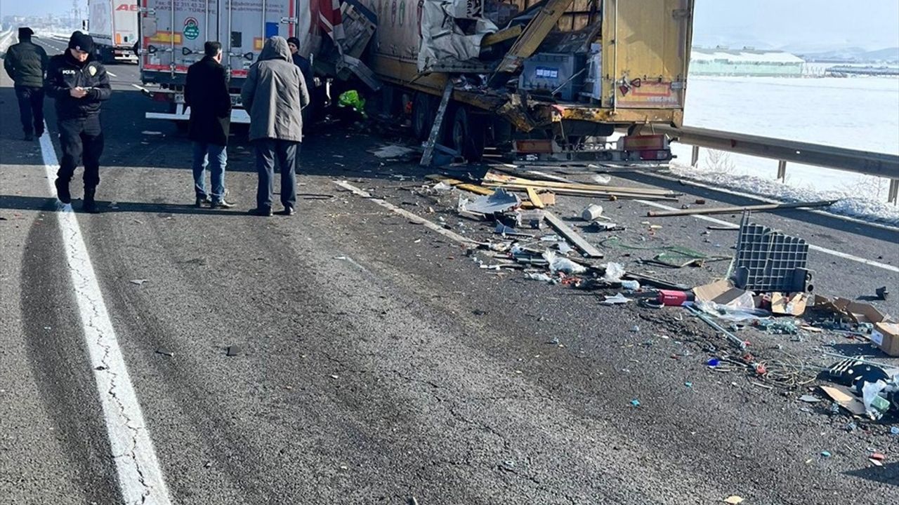 Erzurum'da Tır Kazası: 1 Sürücü Hayatını Kaybetti