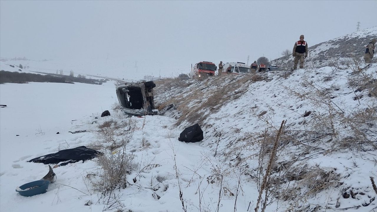 Erzurum'da Trafik Kazası: 2 Ölü, 3 Yaralı