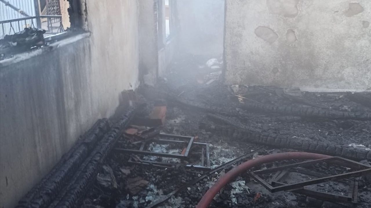Erzurum'da Yangın Felaketi: 6 Ev Kullanılamaz Hale Geldi