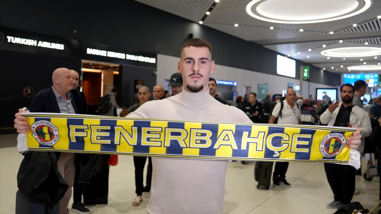 Fenerbahçe, Sırp Savunma Oyuncusu Ognjen Mimovic'i İstanbul'da Karşıladı