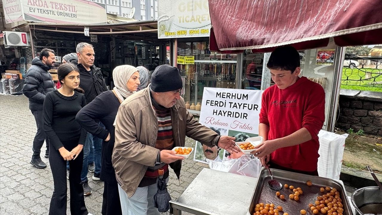 Ferdi Tayfur Anısına Lokma İkramı