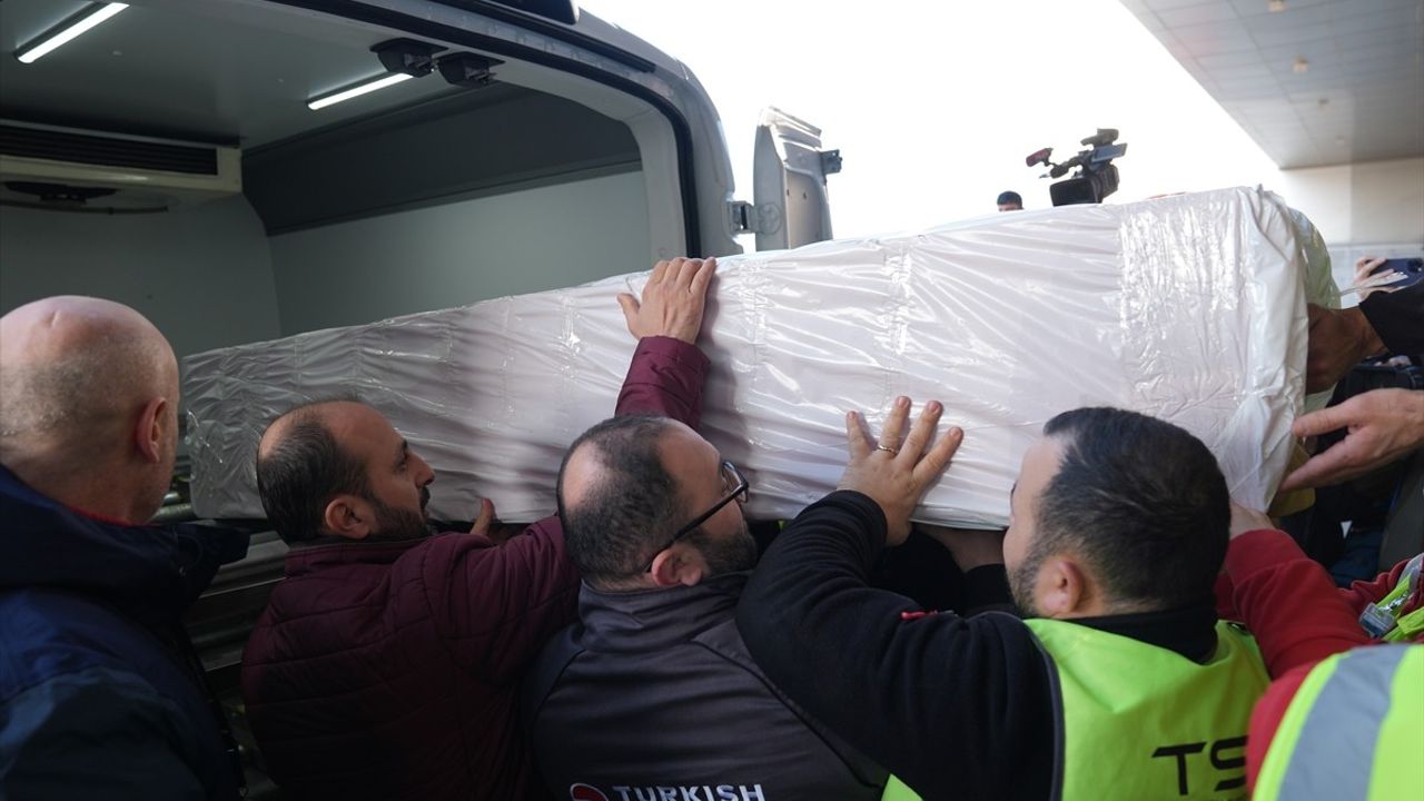 Ferdi Tayfur'un Cenazesi İstanbul'a Ulaştı