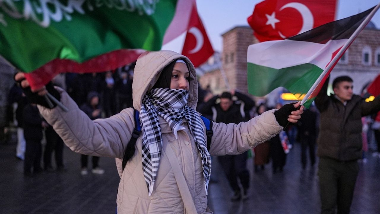 Galata Köprüsü'nde Filistin'e Destek Eylemi Düzenleniyor