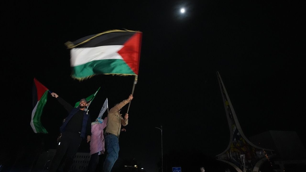 Gazze Ateşkes Anlaşması Suriye'de Coşkuyla Kutlandı