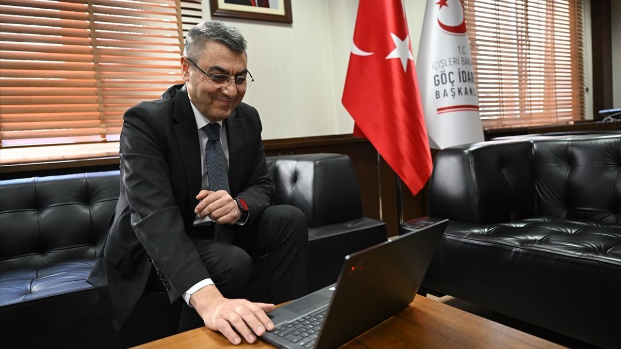 Göç İdaresi Başkanı Toros, Anadolu Ajansı'nın Yılın Kareleri Oylamasında