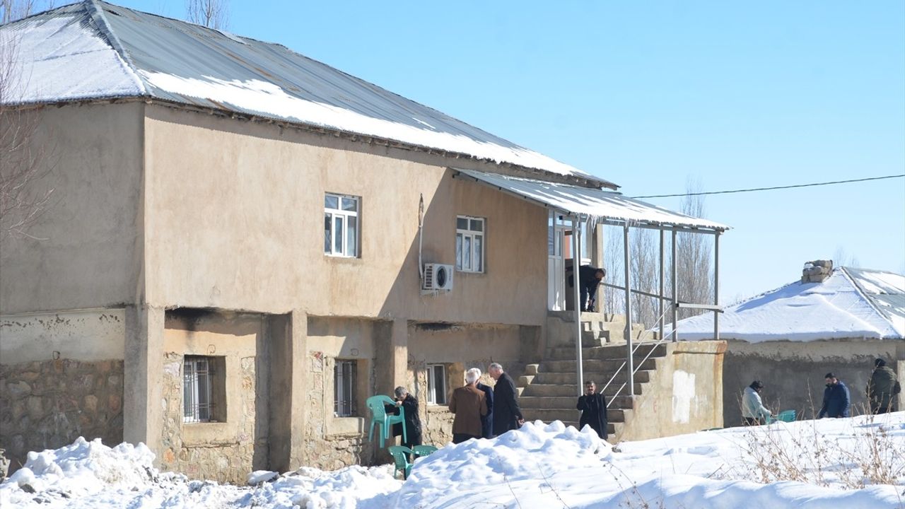 Hakkari'de Sahipsiz Köpeklerin Saldırısı Sonrası 12 Yaşındaki Çocuk Hayatını Kaybetti