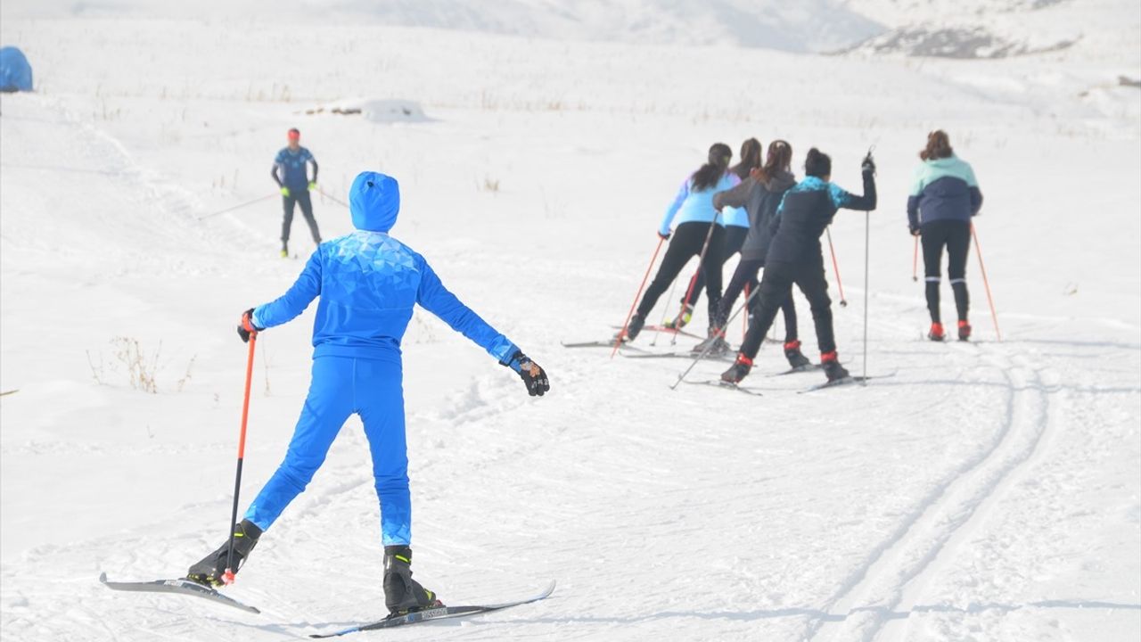 Hakkari Kayakçıları Yeni Hedeflerine Koşuyor