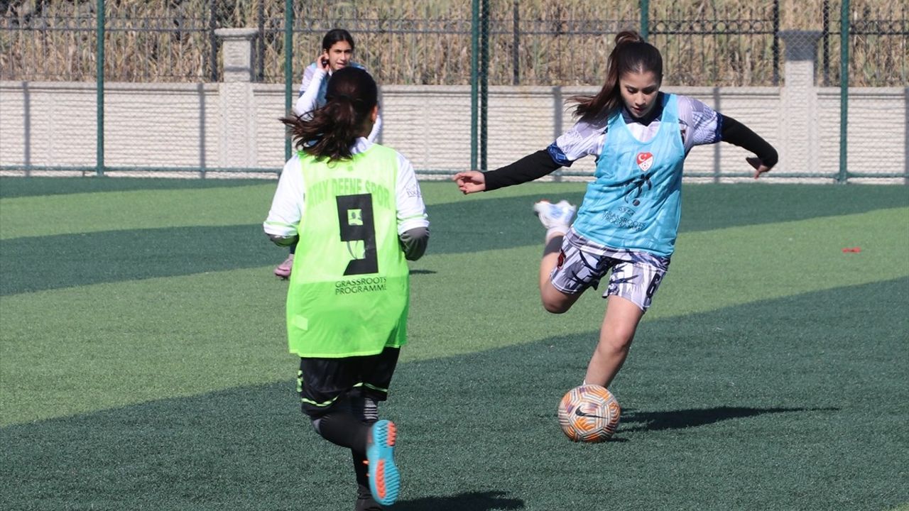 Hatay'da Kız Milli Futbol Takımı Seçmeleri Yapıldı