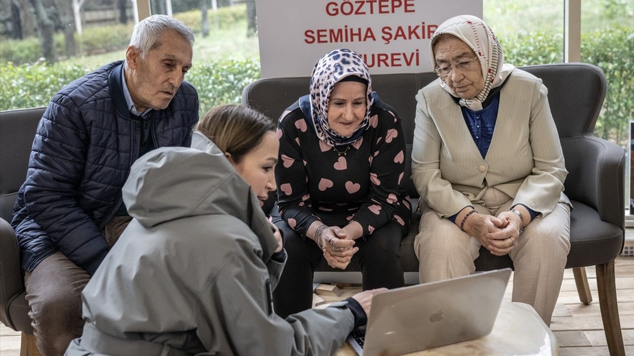 Huzurevi Sakinleri, Yılın Kareleri Oylamasında Oy Kullandı