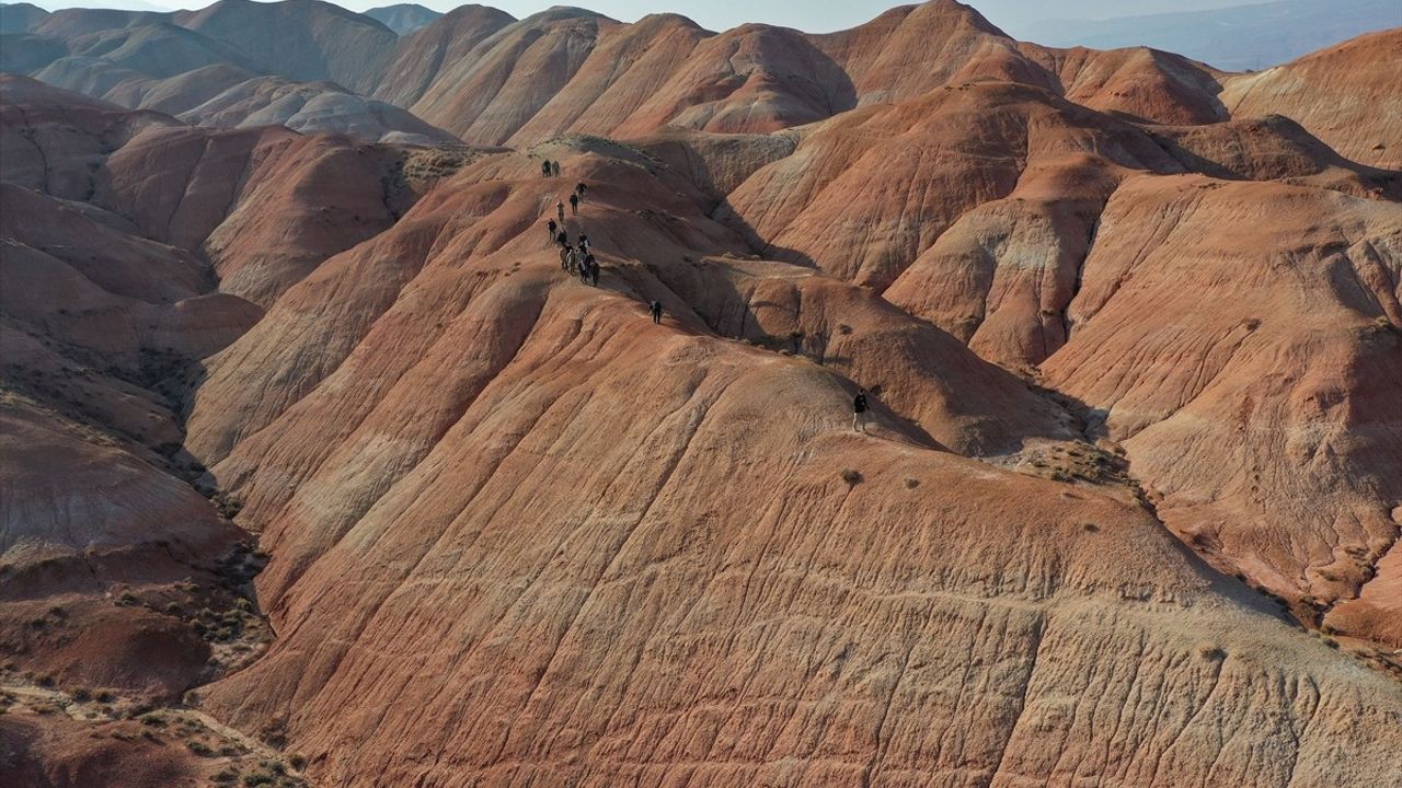 Iğdır'daki Gökkuşağı Tepeleri Turizme Açılıyor