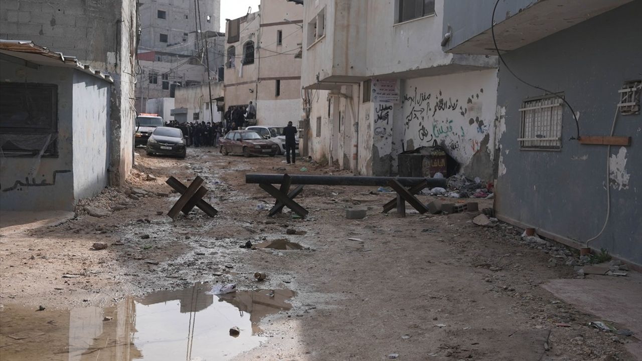 İsrail Ordusunun Batı Şeria'daki Baskınları Devam Ediyor