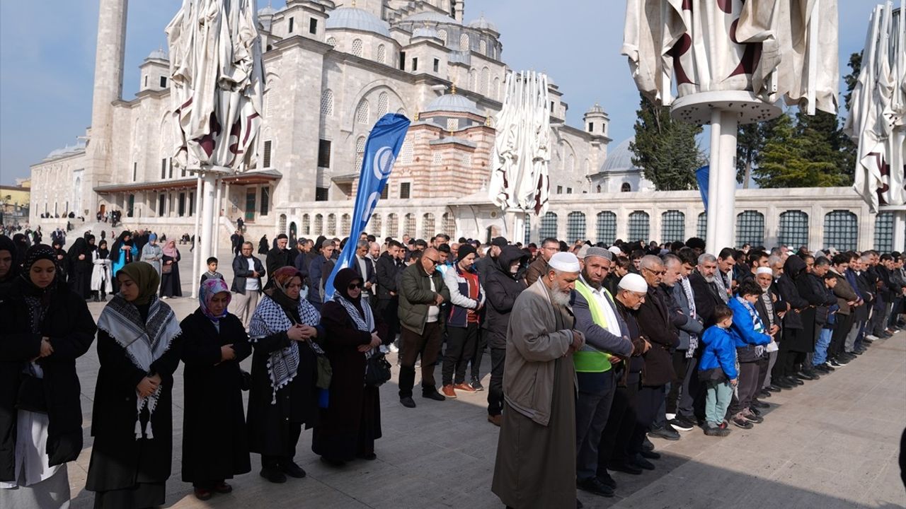 İstanbul'da Gıyabi Cenaze Namazı: Muhammed ed-Dayf İçin Bir Araya Geldiler