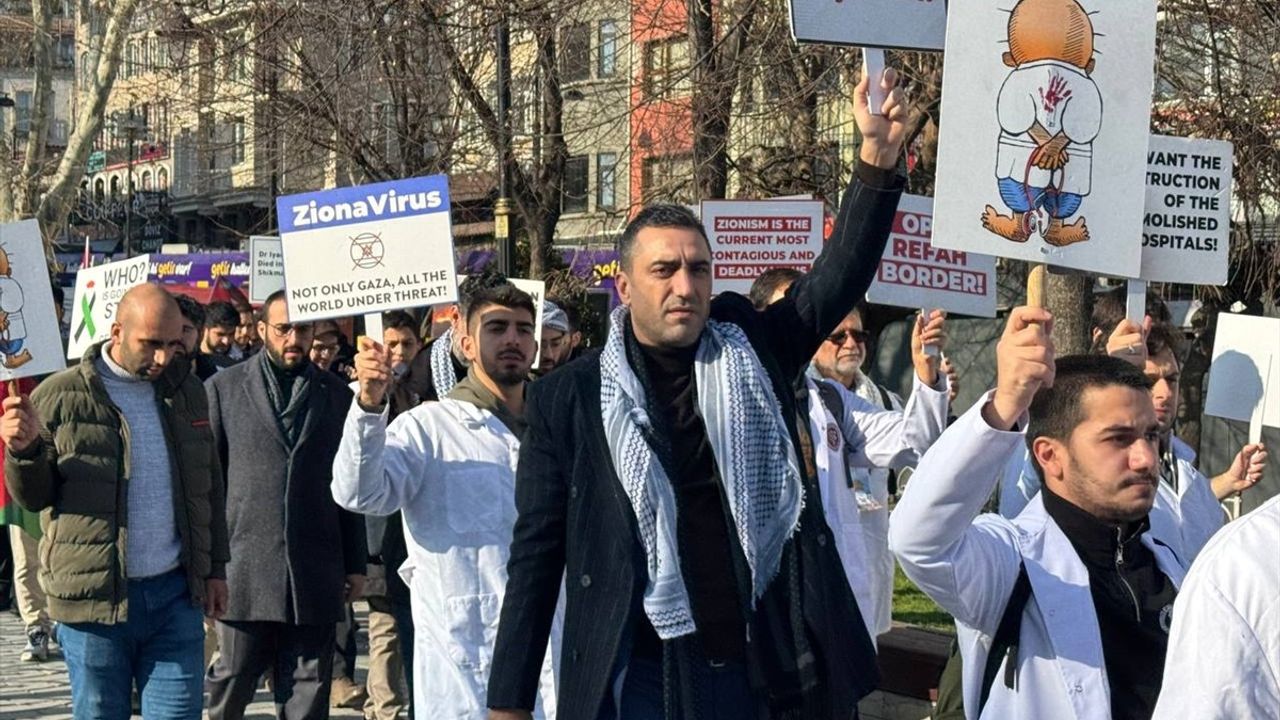 İstanbul'da Sağlık Çalışanlarından Gazze İçin Protesto Yürüyüşü