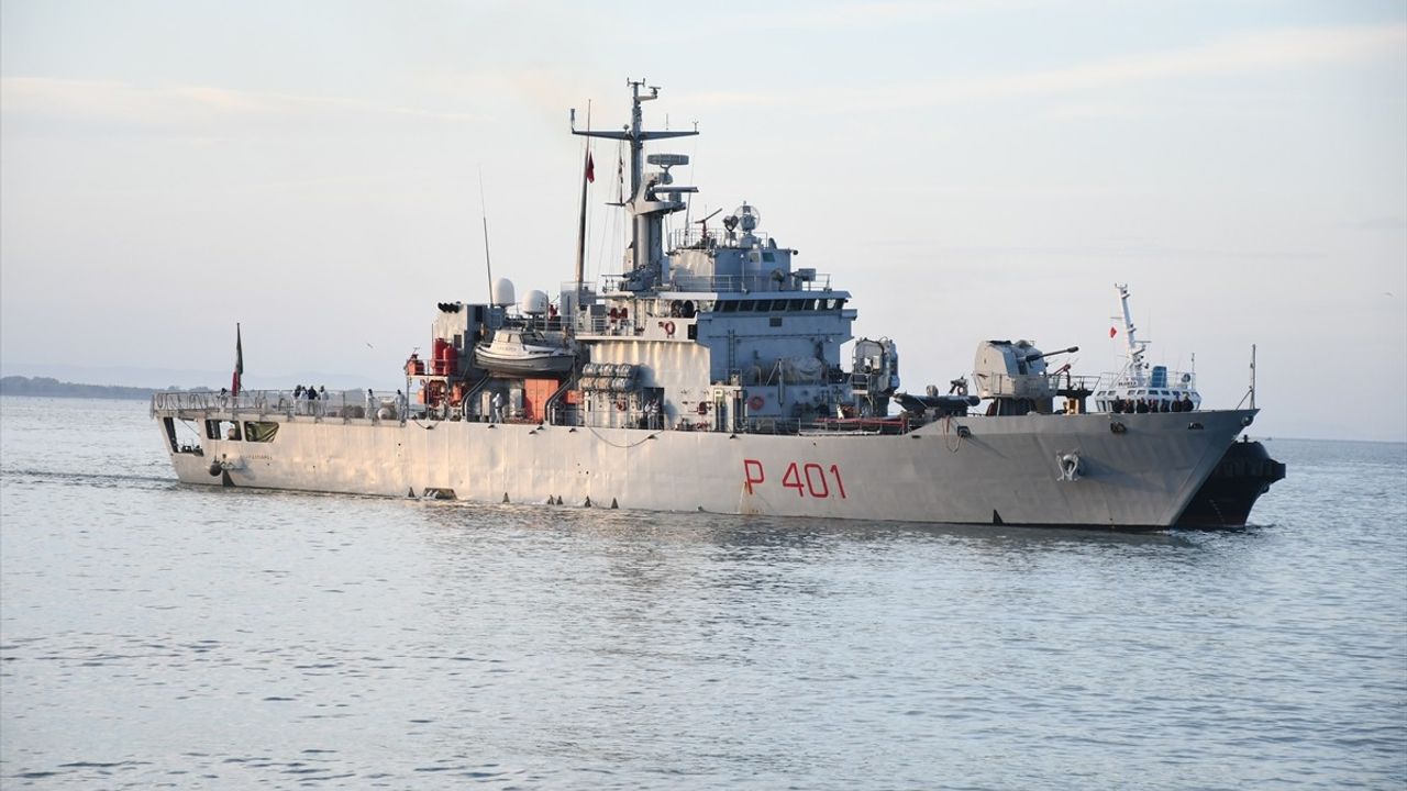 İtalya'nın Arnavutluk'taki Düzensiz Göçmen Merkezine Yeni Gemi Ulaştı