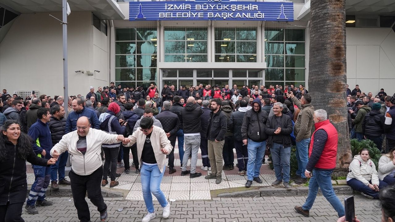 İzmir'de İZENERJİ ve İZELMAN Çalışanları Eylemde