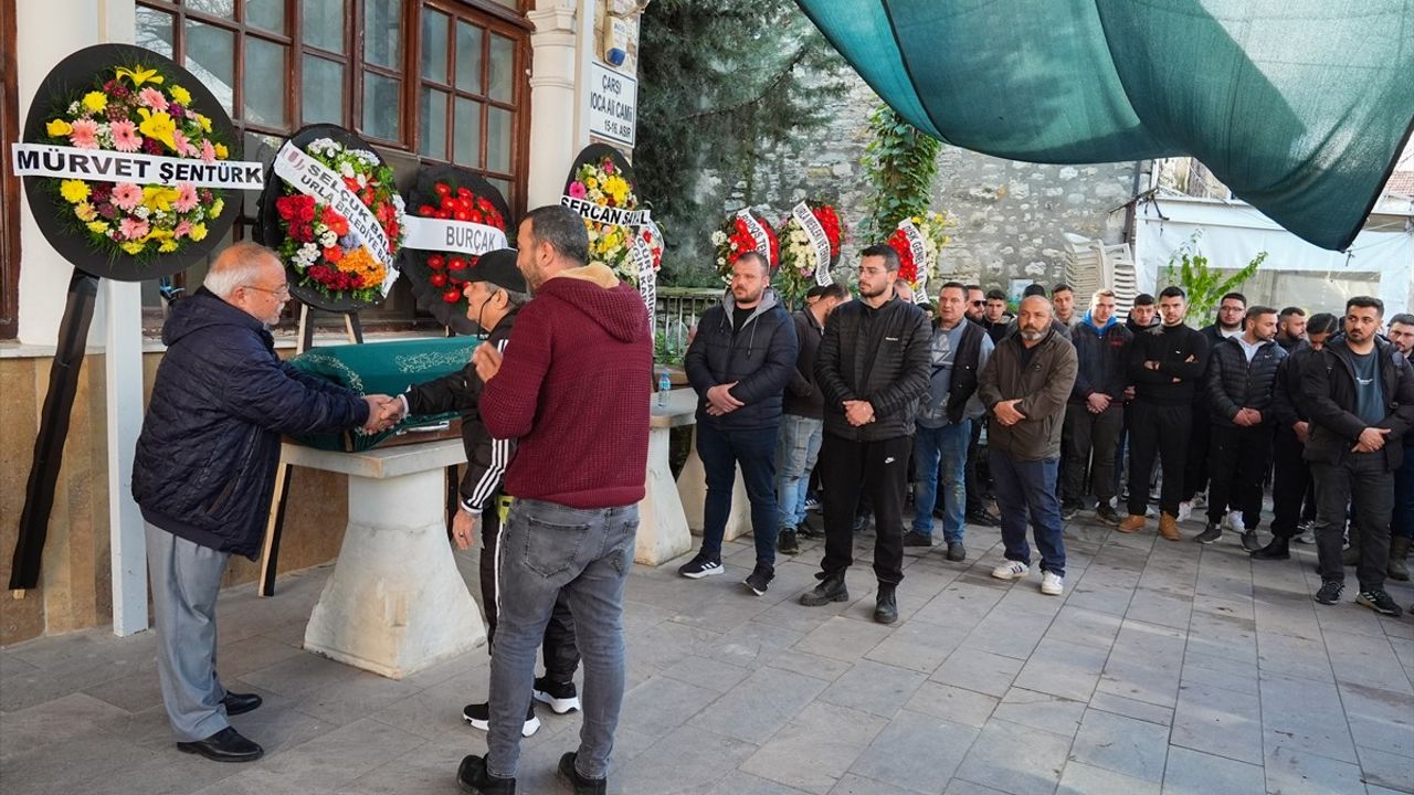 İzmir'de Motosiklet Kazası: İki Genç Hayatını Kaybetti