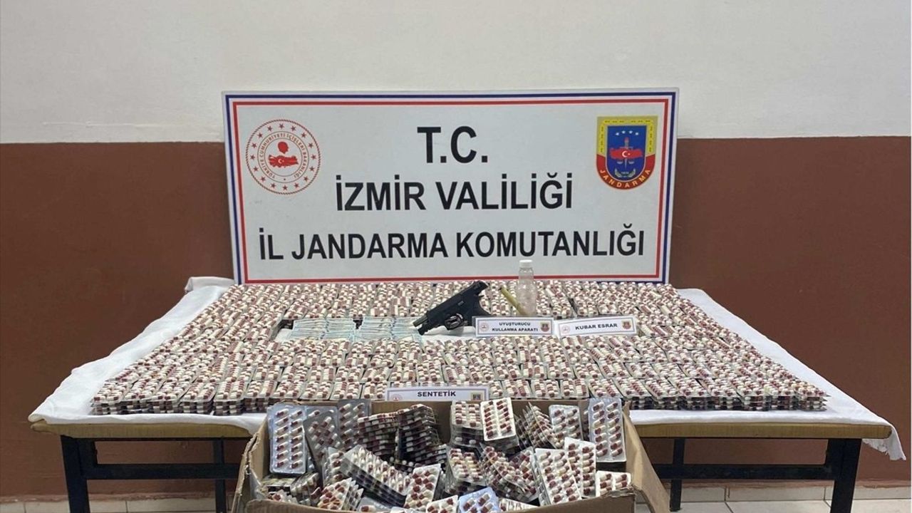 İzmir'de Uyuşturucu Operasyonu: 26 Bin Sentetik Ecza Ele Geçirildi