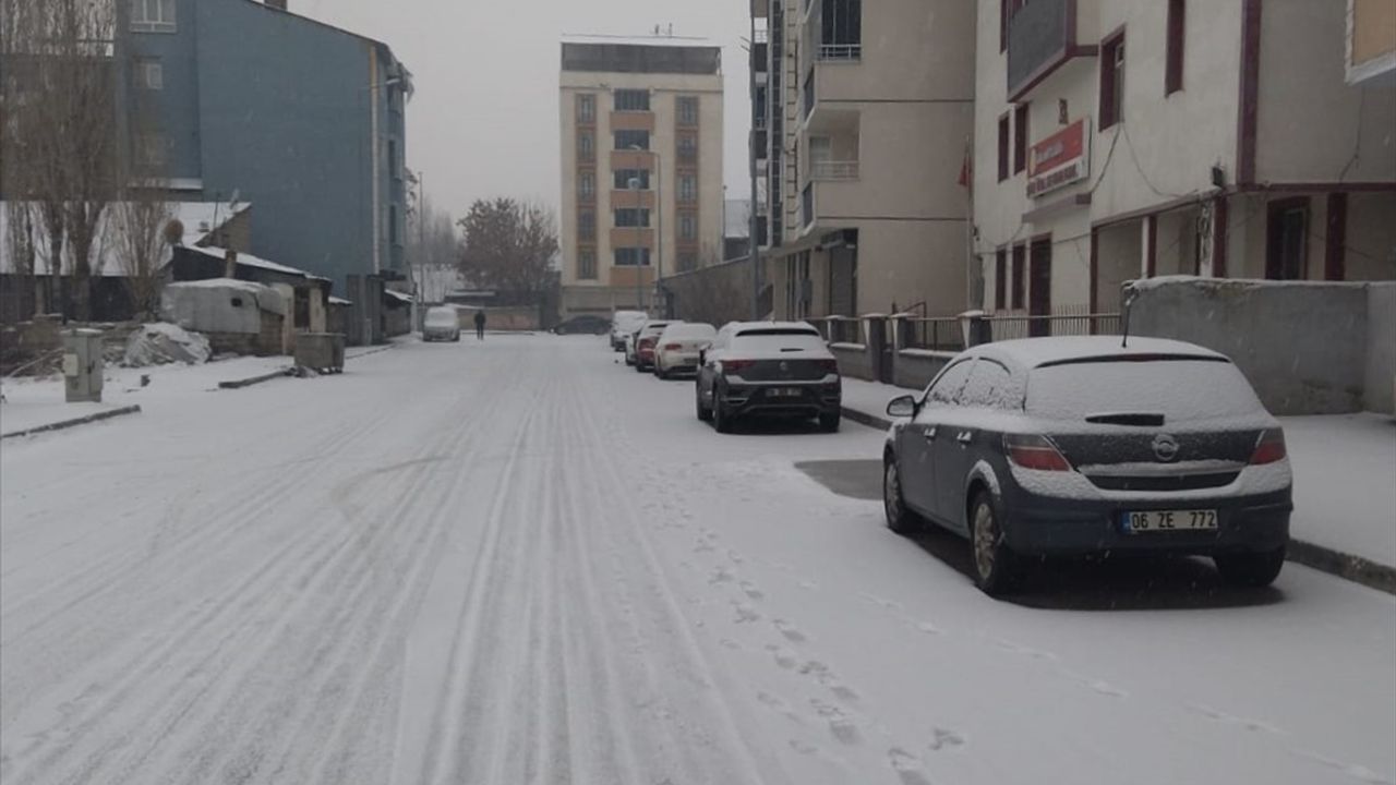 Kar Yağışı Erzurum ve Çevresini Beyaza Bürüdü