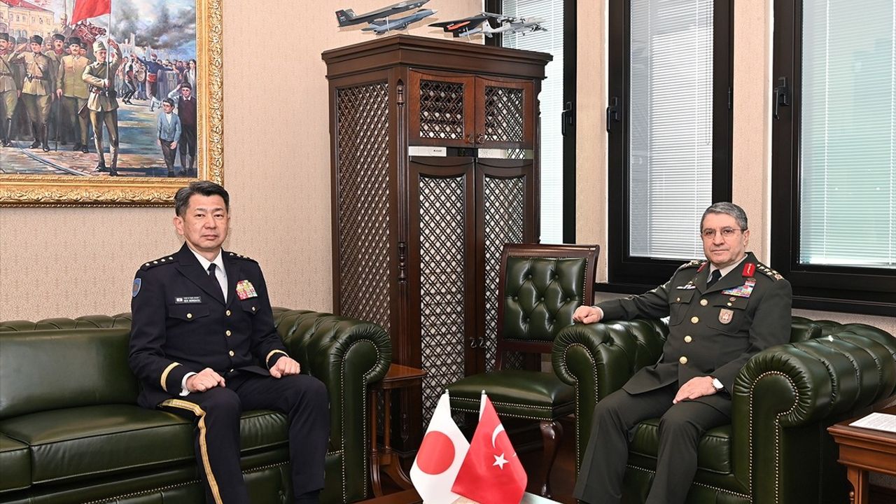 Kara Kuvvetleri Komutanı Bayraktaroğlu, Japonya'nın Savunma Komutanını Ağırladı