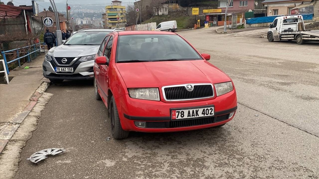 Karabük'te Çocuğa Otomobil Çarptı: Kaza Anı Güvenlik Kamerasında