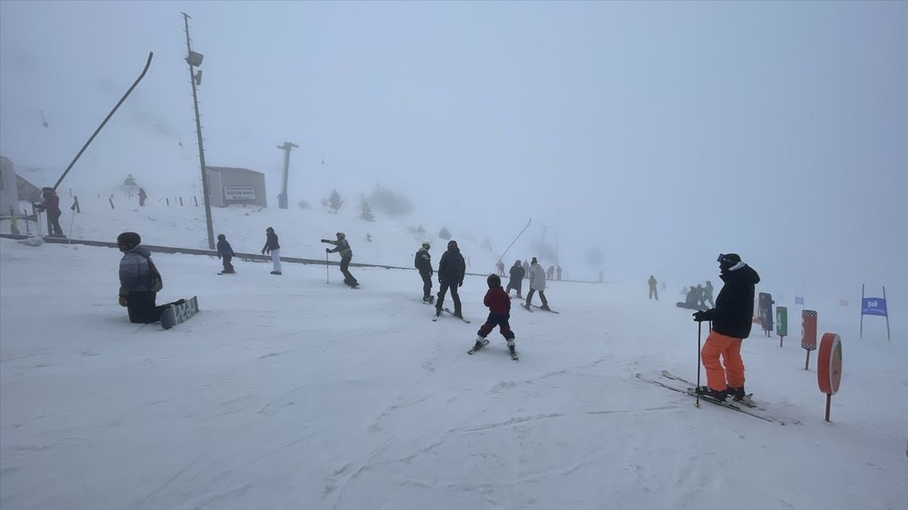 Kartalkaya Kayak Merkezi'nde Kış Eğlencesi