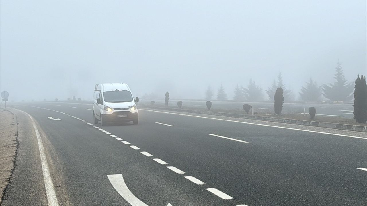 Kastamonu'da Görüş Mesafesi Düşük: Sisin Etkisi Sürüyor