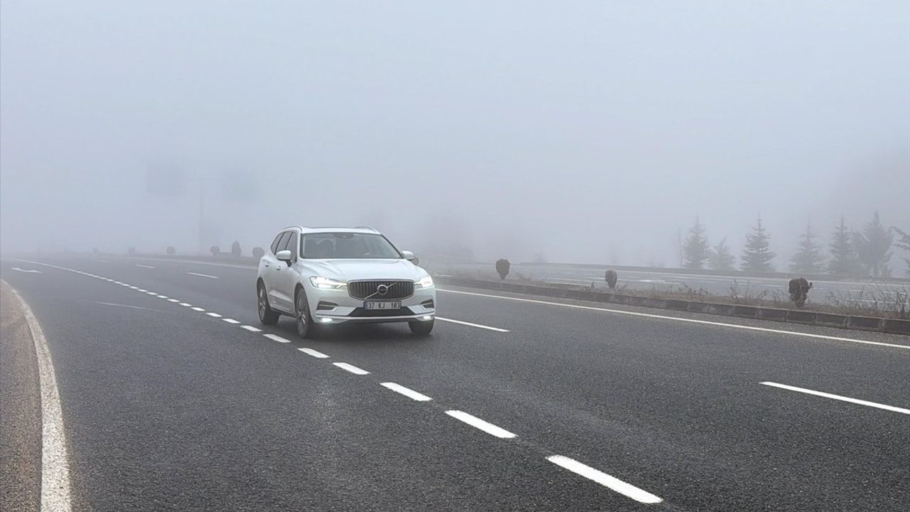 Kastamonu'da Sis Sebebiyle Ulaşımda Zorluklar Yaşanıyor