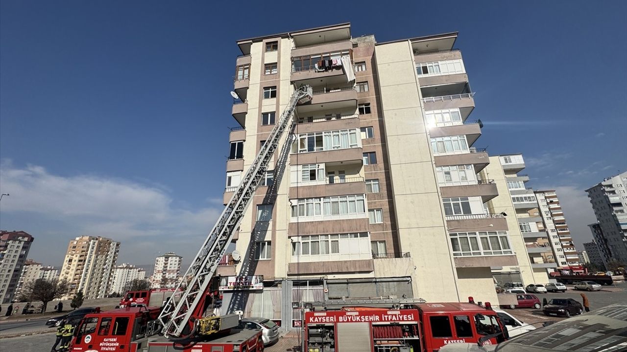 Kayseri'de Apartman Yangını: Dumandan Etkilenen Kişi Hastaneye Kaldırıldı