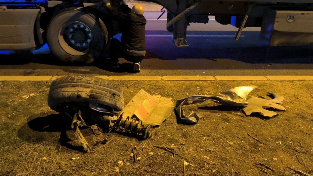 Kırıkkale'de Tır ve Otomobil Çarpıştı: 2 Yaralı