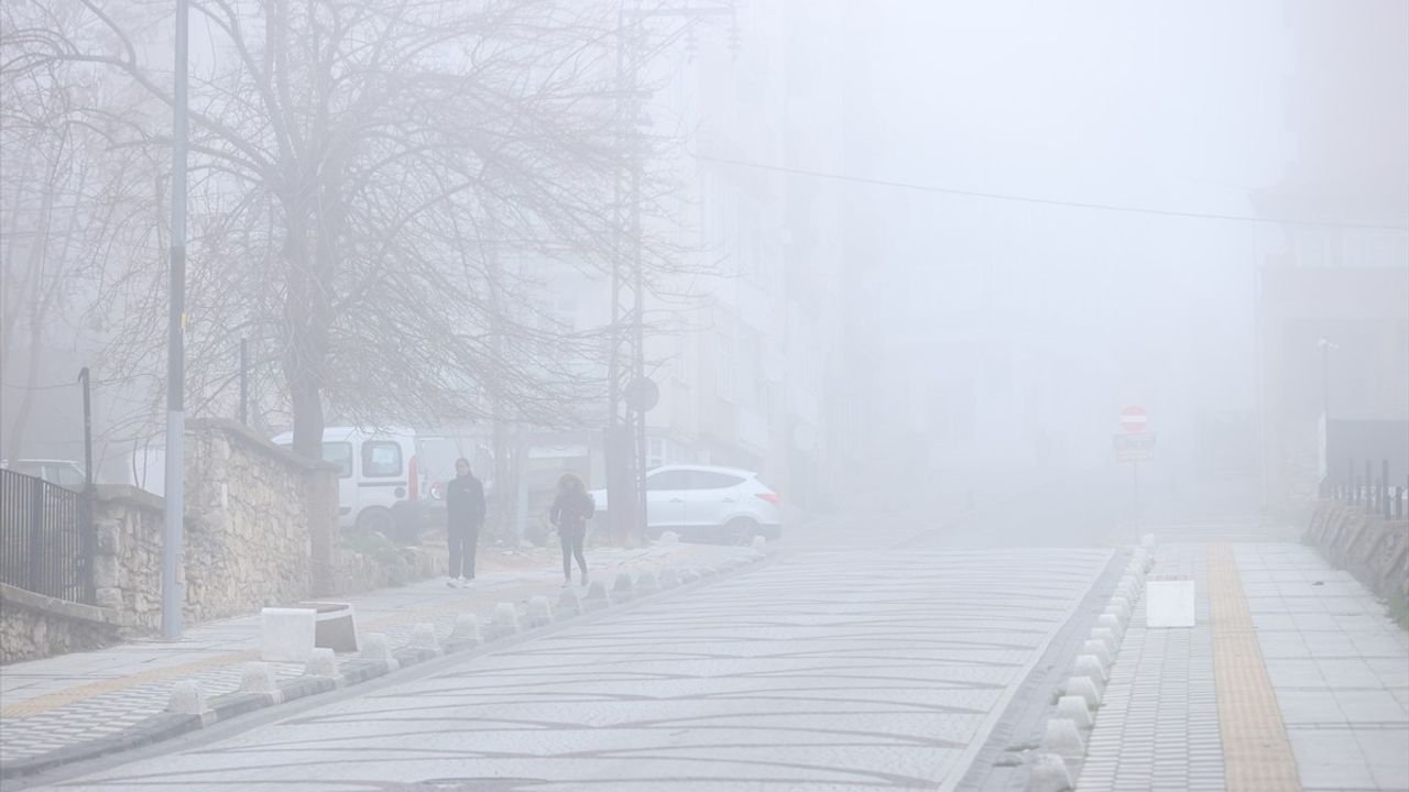 Kırklareli'nde Yoğun Sis Hava Koşullarını Olumsuz Etkiledi