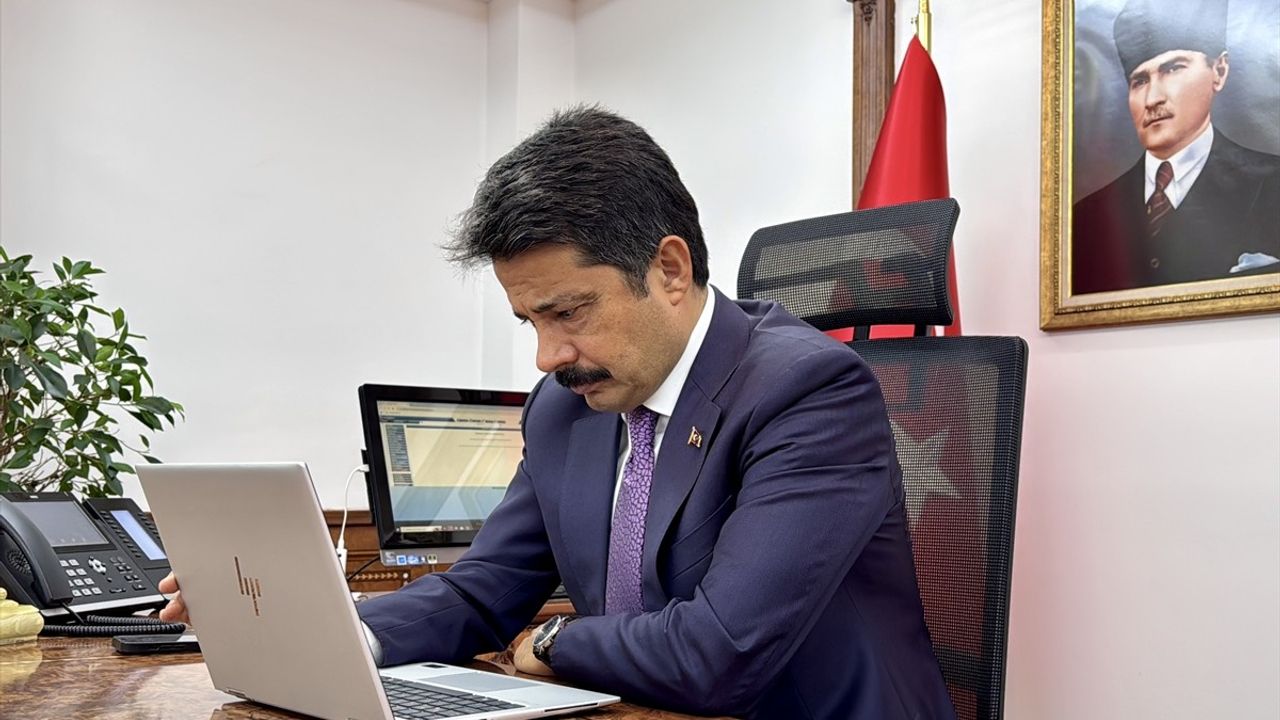 Kırşehir Valisi Demiryürek, Anadolu Ajansı'nın Yılın Kareleri Oylamasına Katıldı