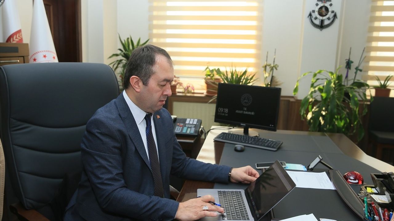 Kocaeli Cumhuriyet Başsavcısı Semih Akgün, Anadolu Ajansı'nın Oylamasına Katıldı