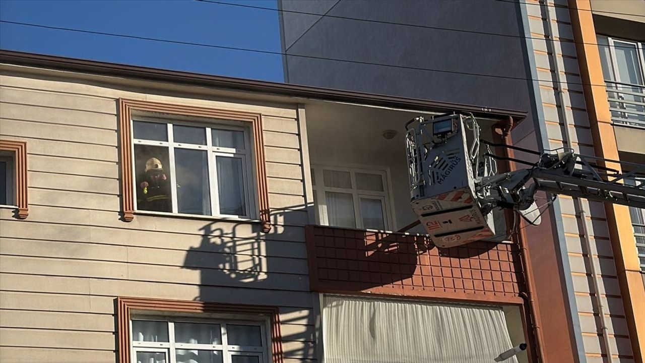 Kocaeli'de Apartman Yangını Kontrol Altına Alındı