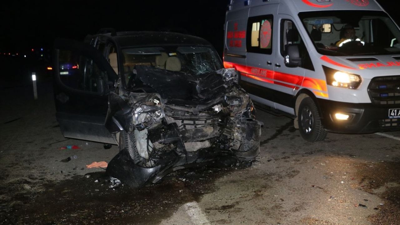 Kocaeli'de Trafik Kazası: 15 Yaşındaki Çocuk Hayatını Kaybetti