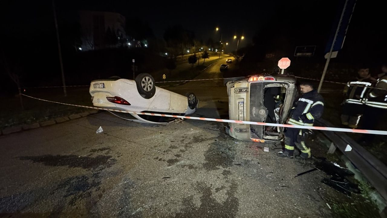 Kocaeli'de Trafik Kazası: 4 Yaralı