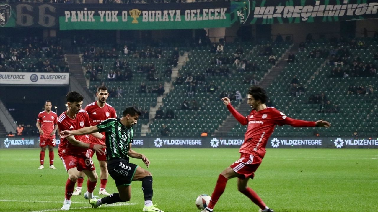 Kocaelispor, Pendikspor'u 3-0 ile Geçti