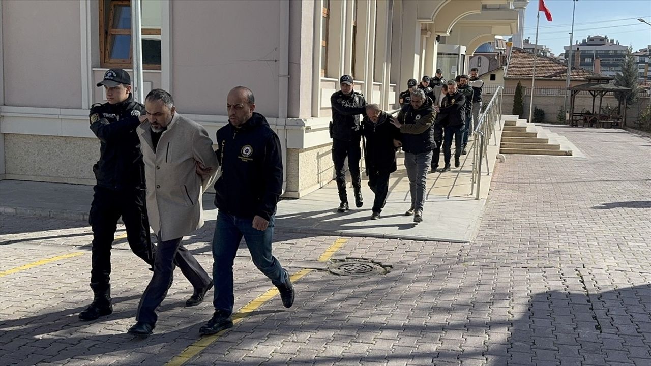 Konya'da 4 Katlı Bina Çöktü: 6 Şüpheli Tutuklandı