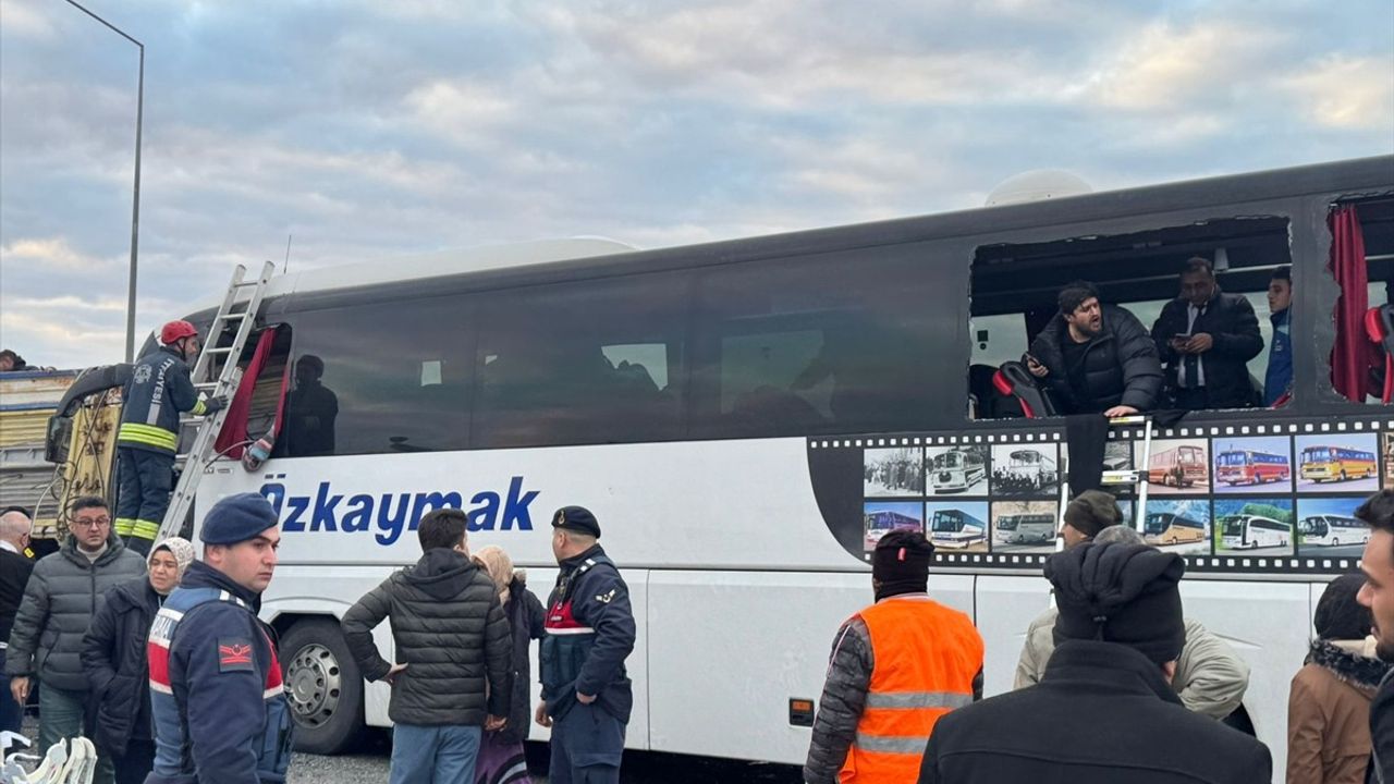 Konya'da Feci Trafik Kazası: 2 Ölü, 18 Yaralı