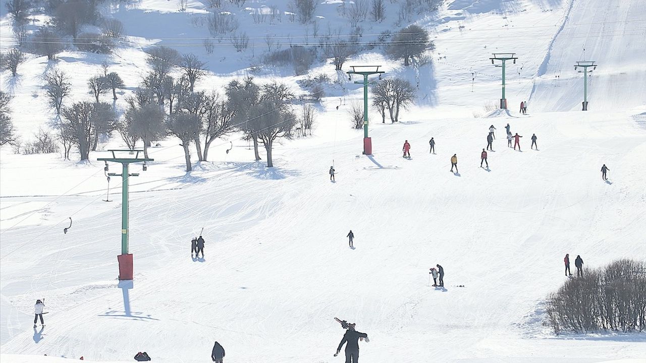 Kop Dağı'nda Kayak Sezonu Yoğun Geçiyor