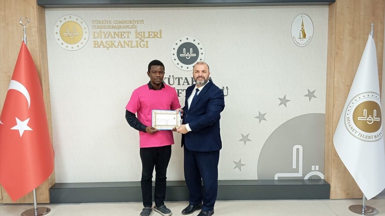 Kütahya'da Benin Uyruklu Öğrenci Müslüman Oldu