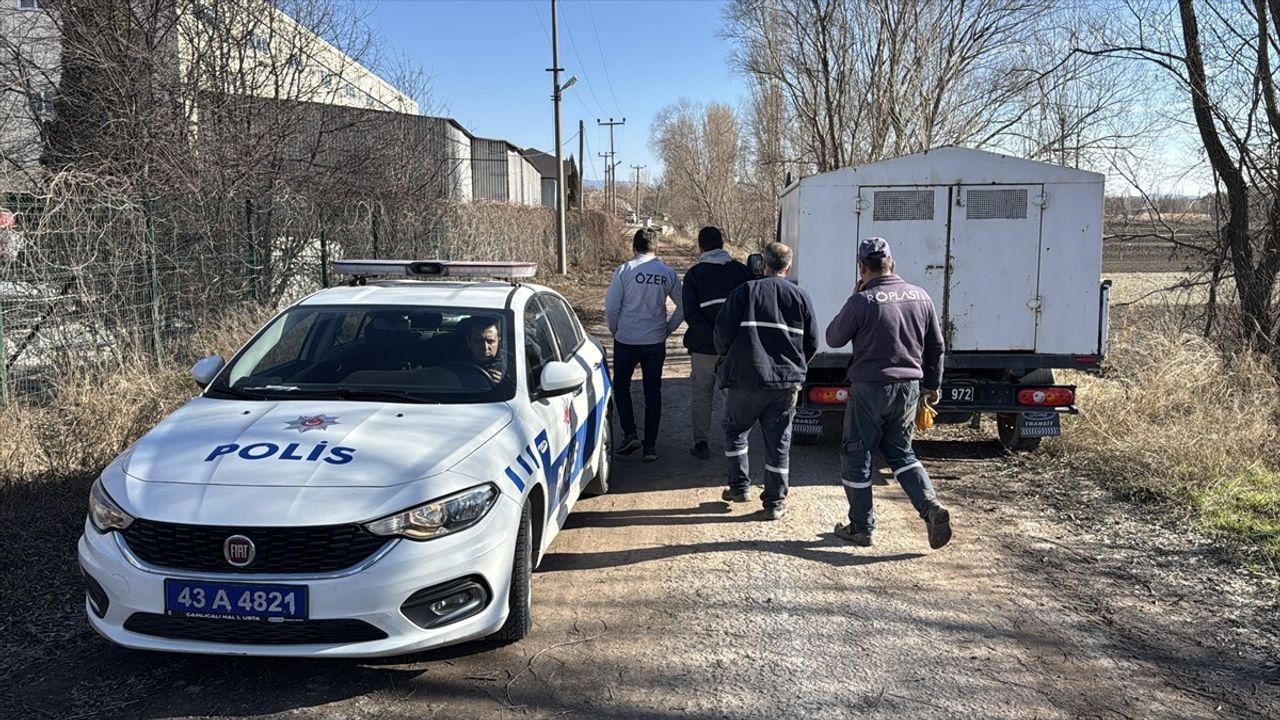 Kütahya'da Sahipsiz Köpeklerin Saldırısı Annede ve Kızda Yaralanmalara Yol Açtı