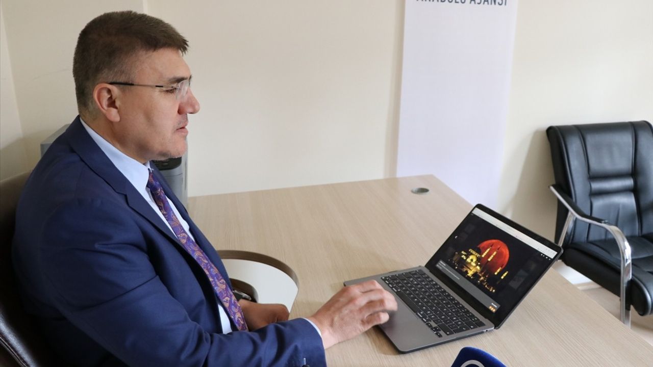 MAKÜ Rektörü Prof. Dr. Dalgar, Anadolu Ajansı'nın Oylamasına Katıldı