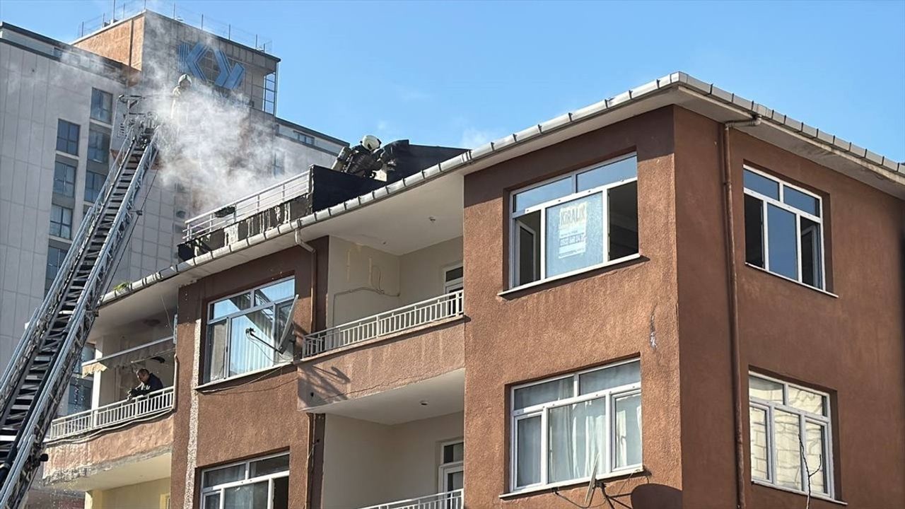 Maltepe'de Çatı Katı Yangını: 71 Yaşındaki Kadın Hayatını Kaybetti