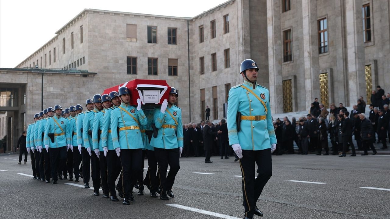 Meclis'te Eski Bakan Nahit Menteşe İçin Cenaze Töreni